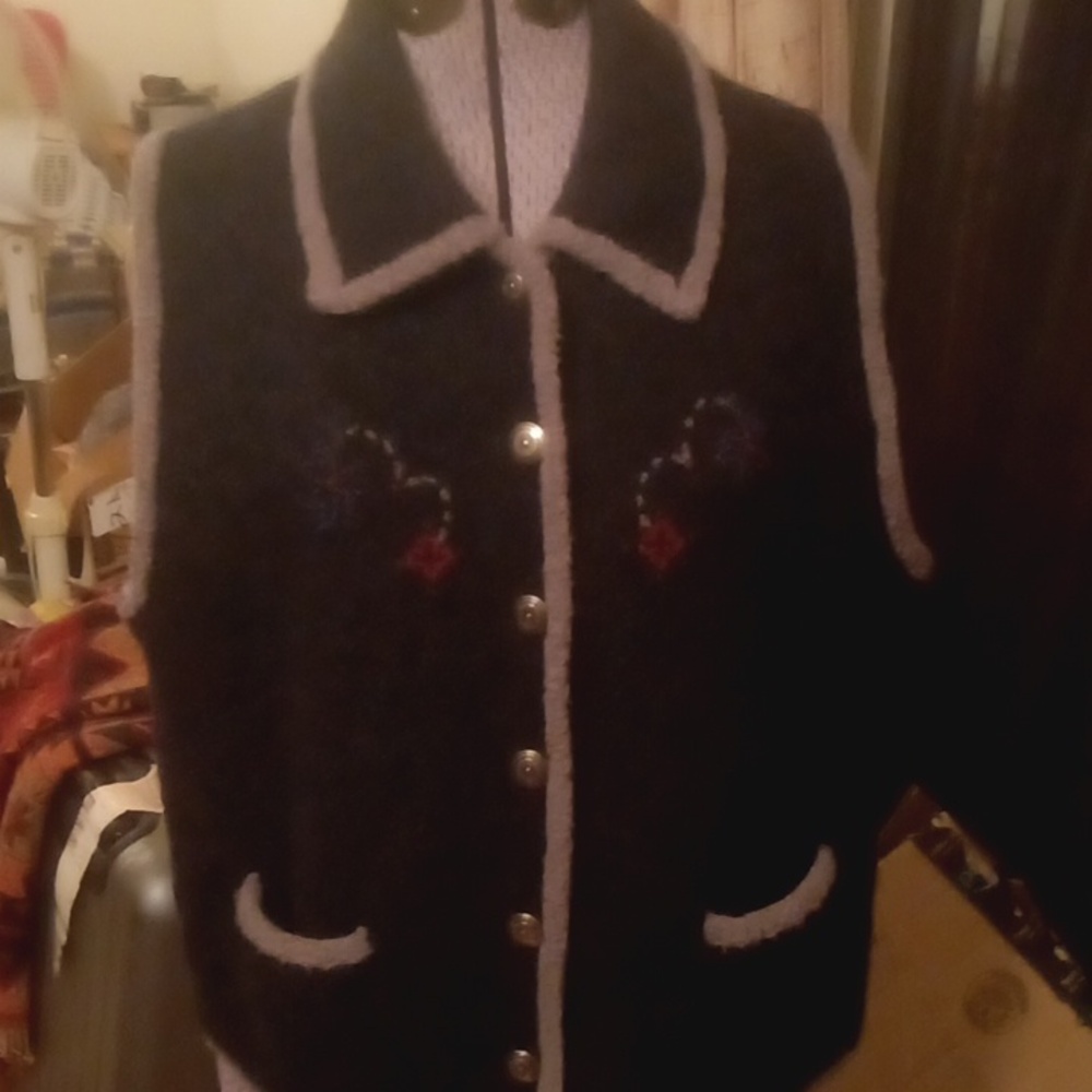 A Woolrich vest with 6 buttons and 2 pockets.